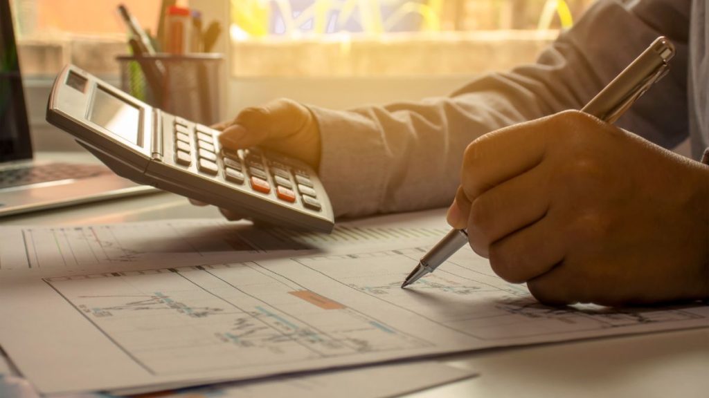 The Role of Virtual Financial Communities in Supporting Financial Education in North America